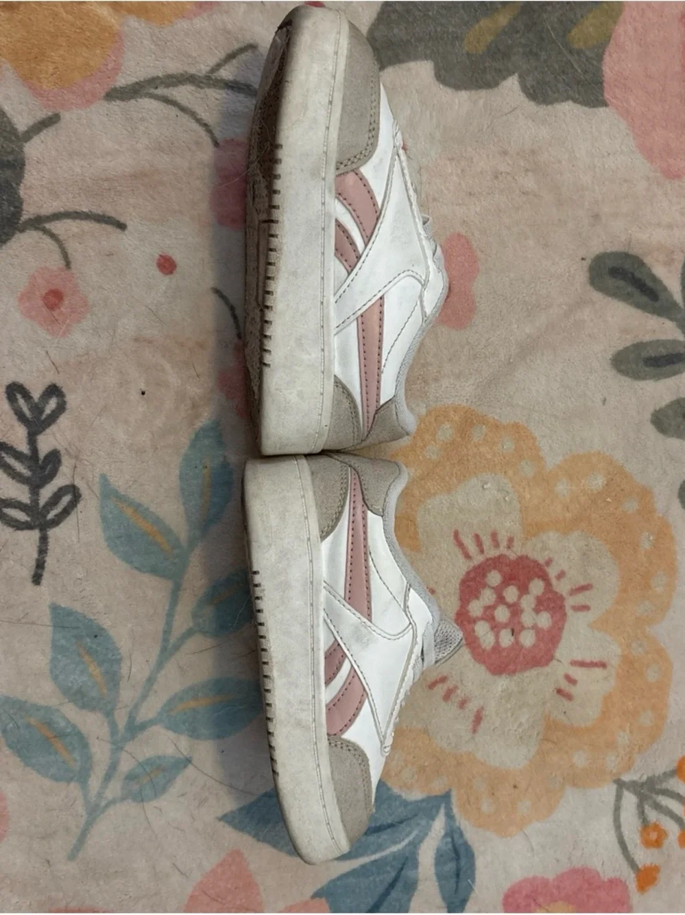 Reebok Kids Low-Top Sneakers in White, Light Pink and Beige